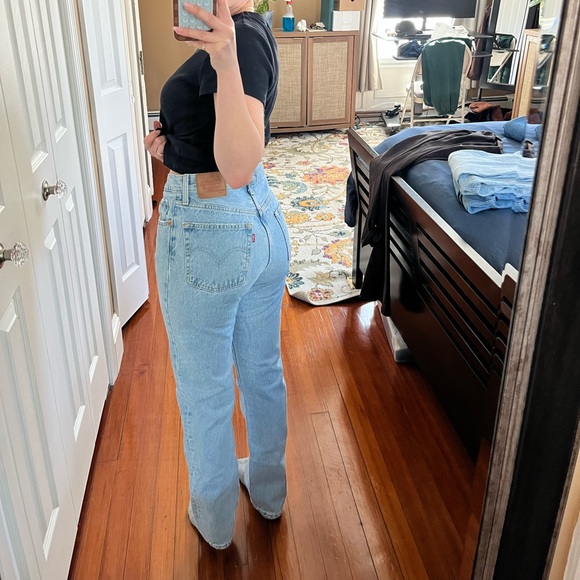 Levi’s 501 High Rise Straight Leg Jeans Light Wash Vintage Style Sz W28 L30 - Picture 2 of 3